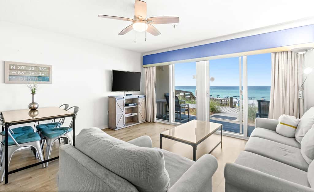 Stunning 1st-floor condo with Gulf view, grill, pools & beach access