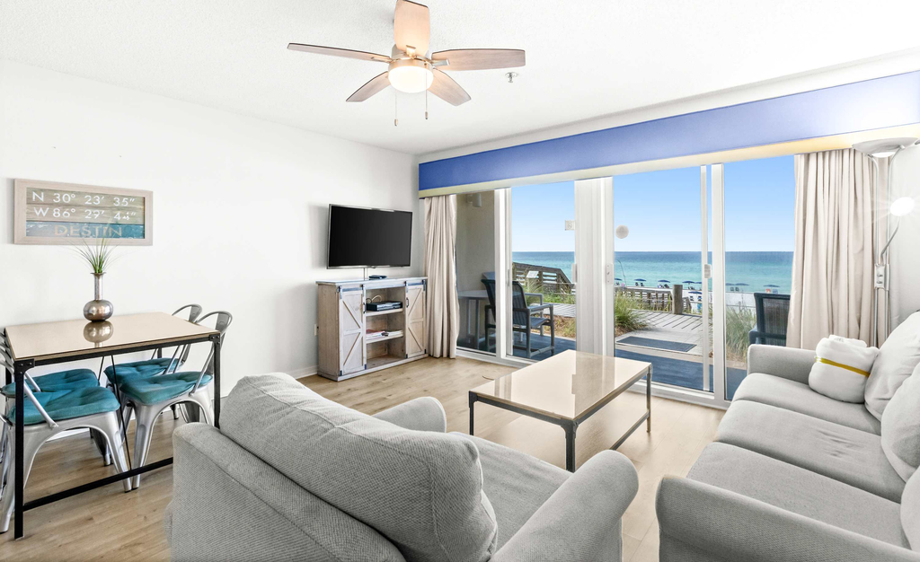 Stunning 1st-floor condo with Gulf view, grill, pools & beach access