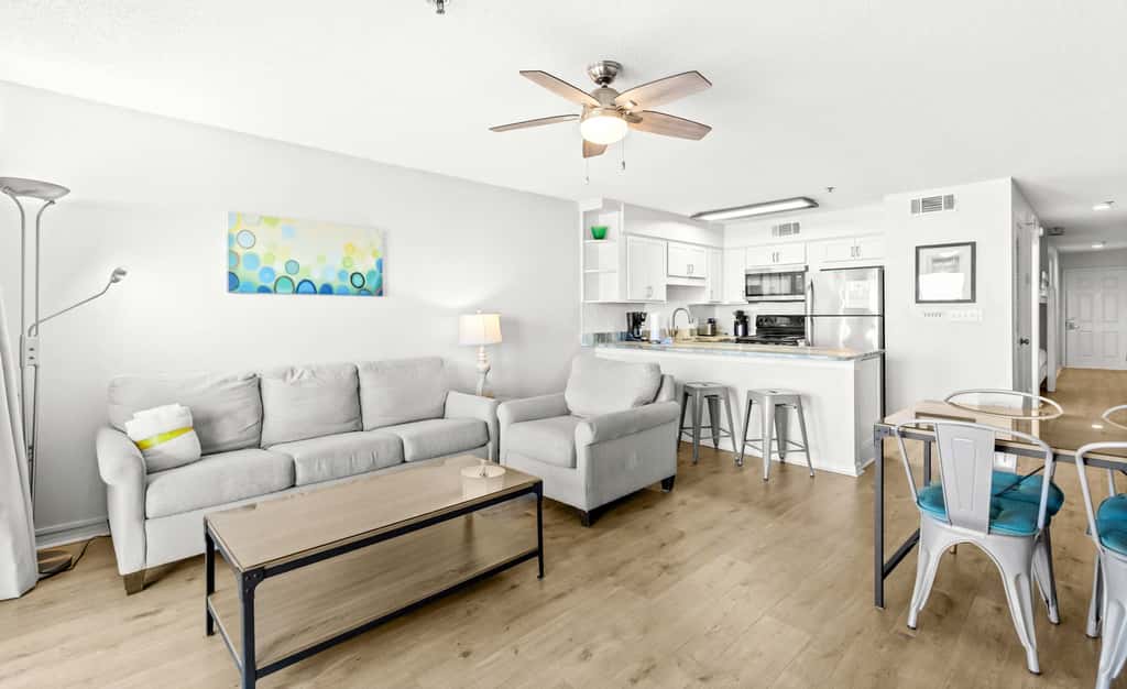 Stunning 1st-floor condo with Gulf view, grill, pools & beach access