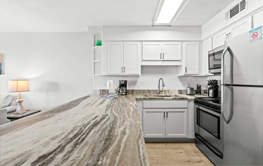 Stunning 1st-floor condo with Gulf view, grill, pools & beach access
