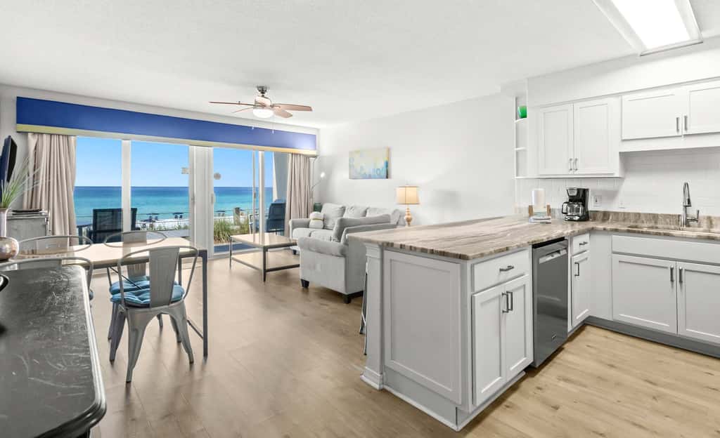 Stunning 1st-floor condo with Gulf view, grill, pools & beach access