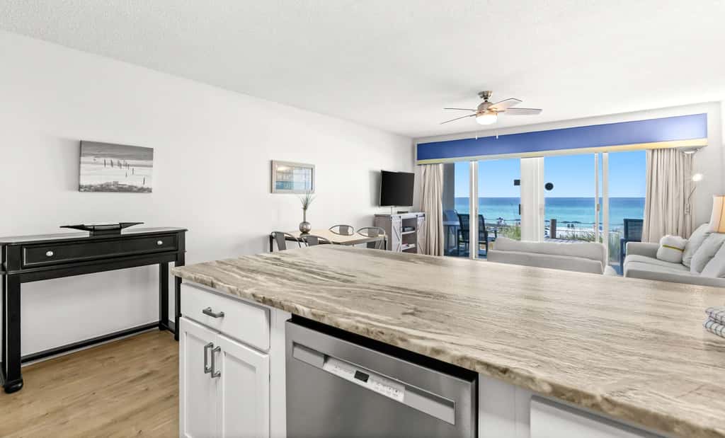 Stunning 1st-floor condo with Gulf view, grill, pools & beach access