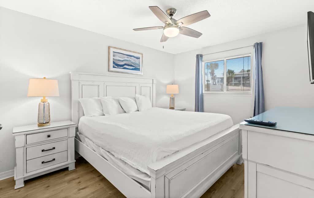 Stunning 1st-floor condo with Gulf view, grill, pools & beach access