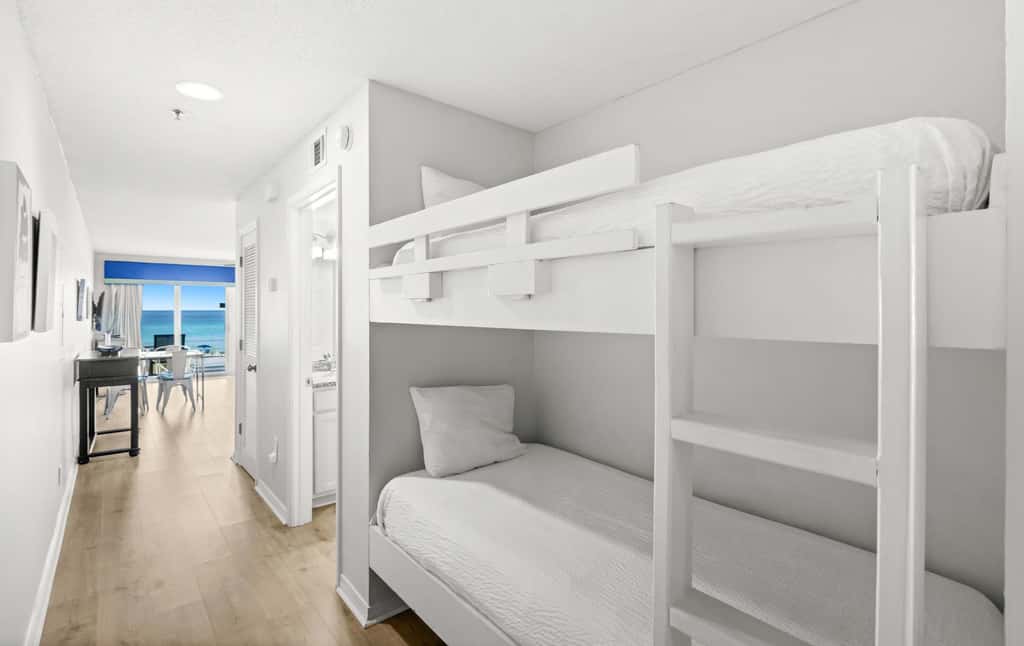 Stunning 1st-floor condo with Gulf view, grill, pools & beach access