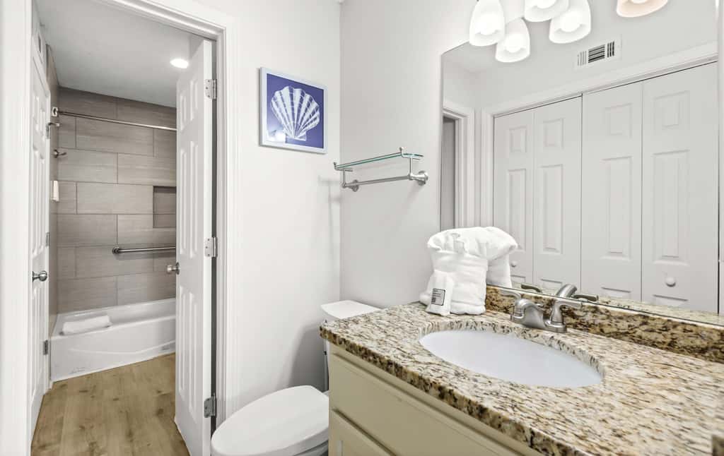 Stunning 1st-floor condo with Gulf view, grill, pools & beach access