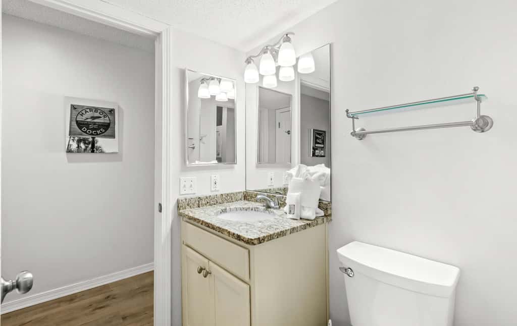 Stunning 1st-floor condo with Gulf view, grill, pools & beach access