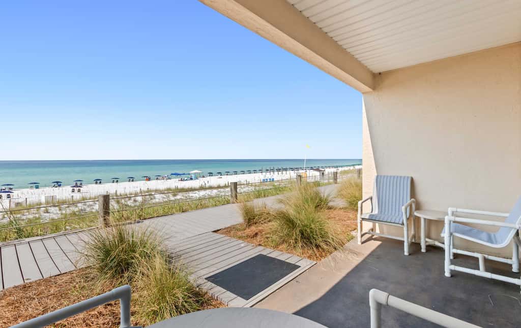 Stunning 1st-floor condo with Gulf view, grill, pools & beach access