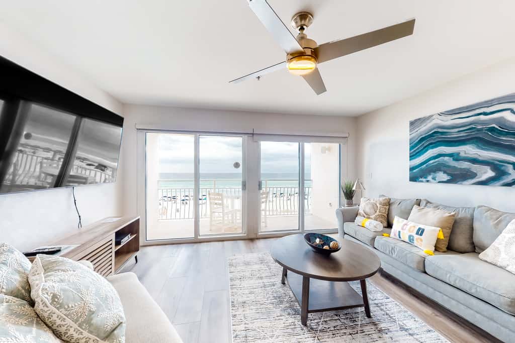 Beautiful Gulf Condo with Balcony, Outdoor Shower & Shared Pool