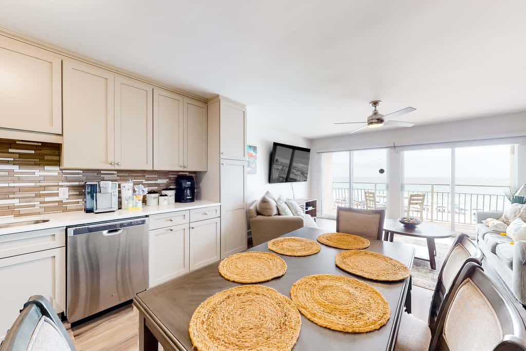 Beautiful Gulf Condo with Balcony, Outdoor Shower & Shared Pool