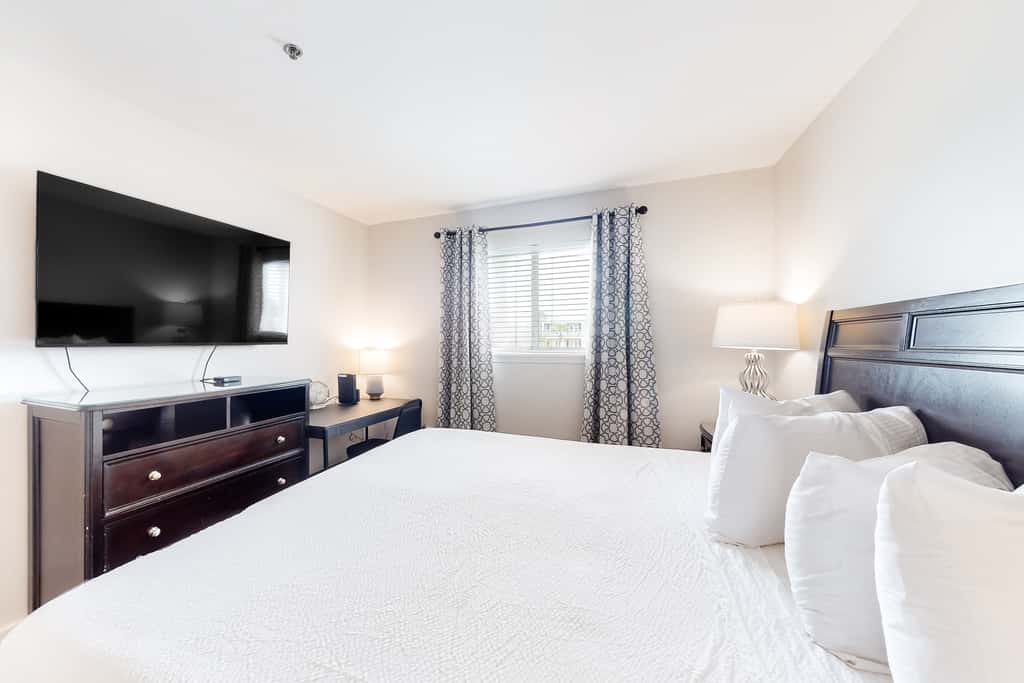 Beautiful Gulf Condo with Balcony, Outdoor Shower & Shared Pool