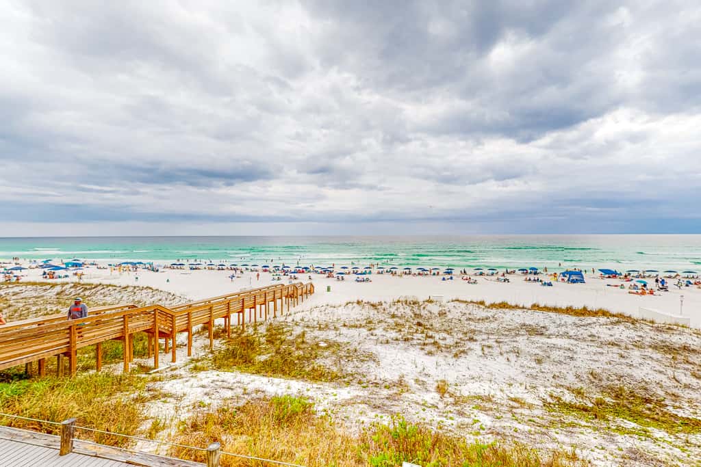 Beautiful Gulf Condo with Balcony, Outdoor Shower & Shared Pool
