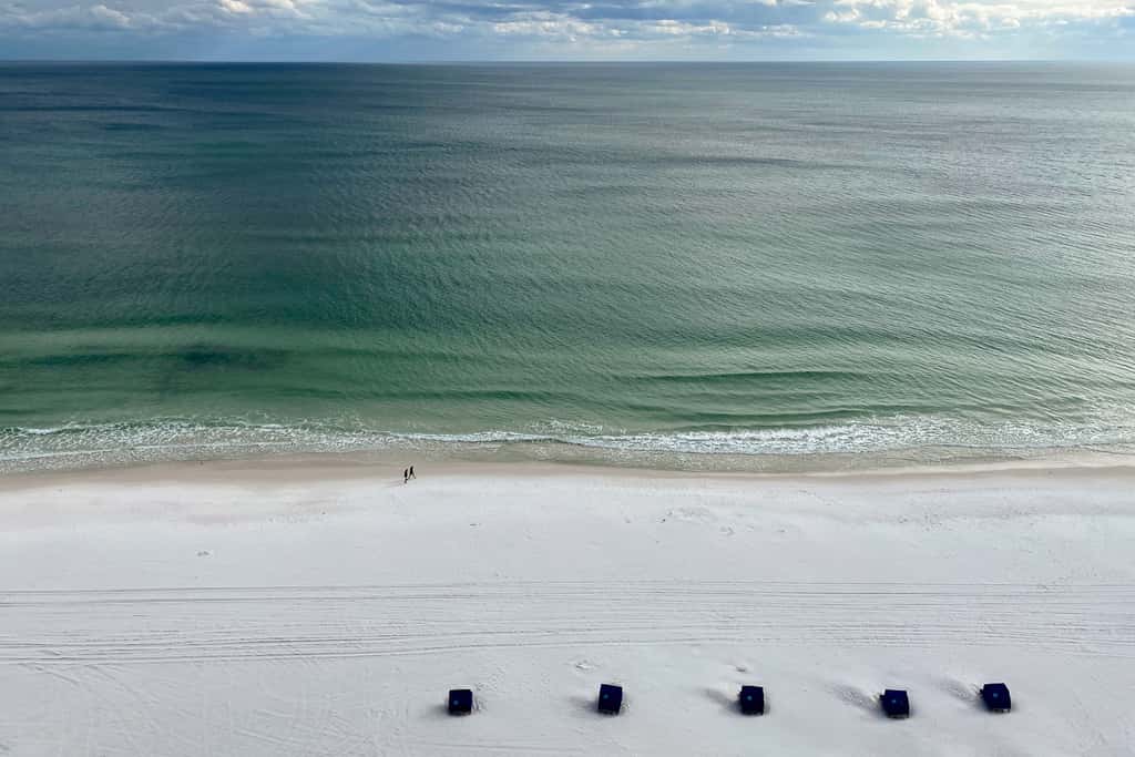 Beautiful Gulf Condo with Balcony, Outdoor Shower & Shared Pool