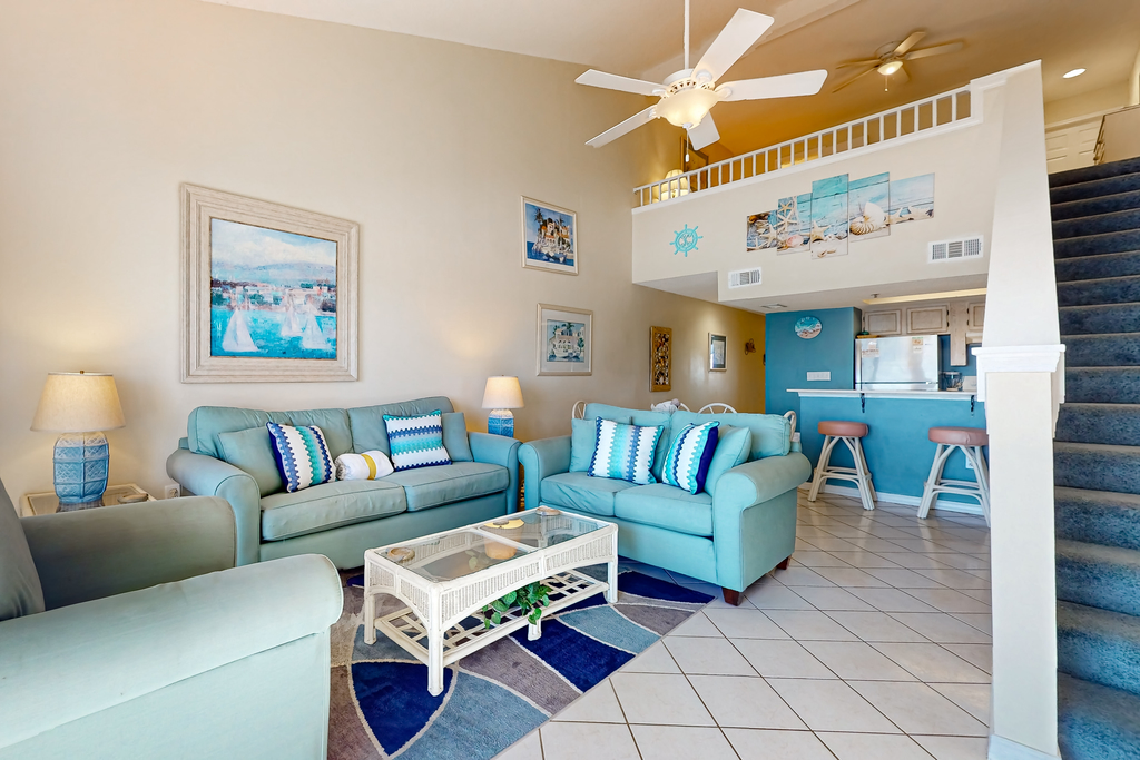 Gulf-front condo with complimentary beach equipment - near shops & dining