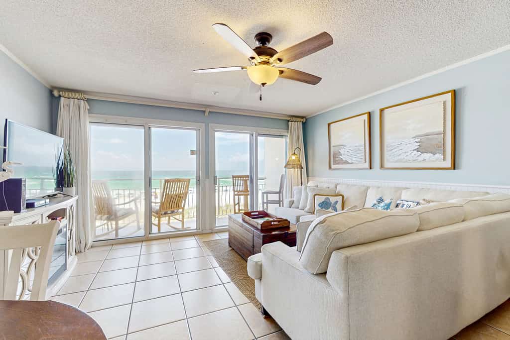 Gorgeous 2nd Floor Condo in Heart of Destin Gulf Front, Pool, Beach Boardwalk