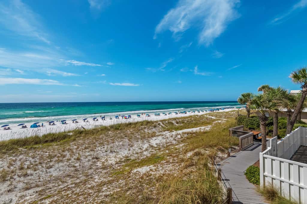 Gorgeous 2nd Floor Condo in Heart of Destin Gulf Front, Pool, Beach Boardwalk
