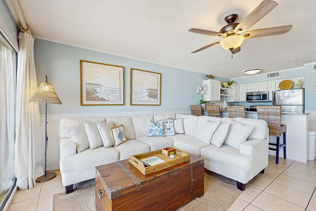 Gorgeous 2nd Floor Condo in Heart of Destin Gulf Front, Pool, Beach Boardwalk
