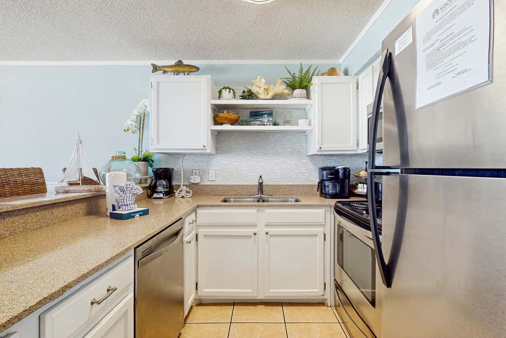 Gorgeous 2nd Floor Condo in Heart of Destin Gulf Front, Pool, Beach Boardwalk