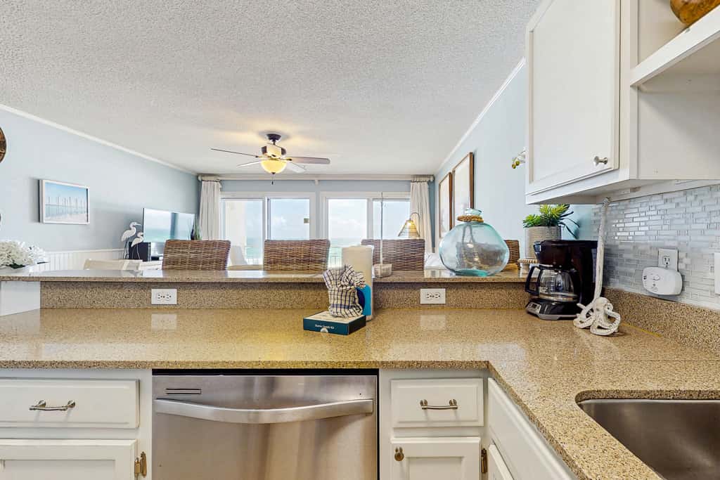 Gorgeous 2nd Floor Condo in Heart of Destin Gulf Front, Pool, Beach Boardwalk