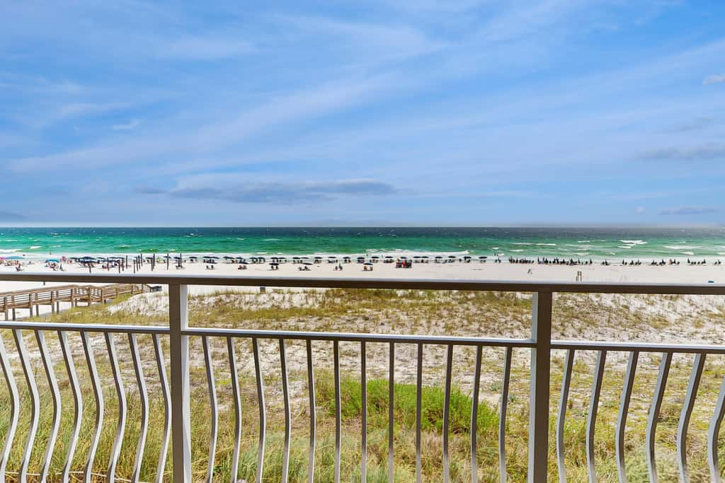 Gorgeous 2nd Floor Condo in Heart of Destin Gulf Front, Pool, Beach Boardwalk