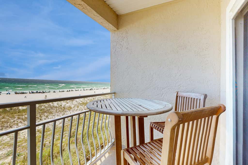Gorgeous 2nd Floor Condo in Heart of Destin Gulf Front, Pool, Beach Boardwalk