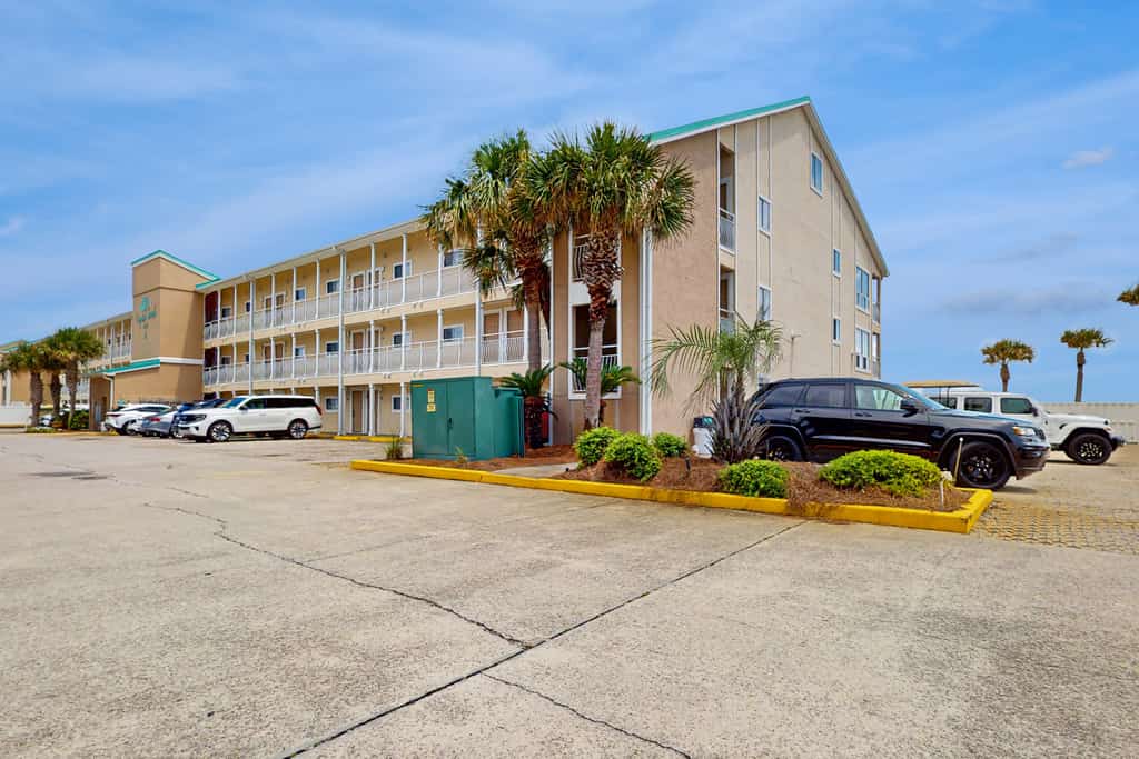 Gorgeous 2nd Floor Condo in Heart of Destin Gulf Front, Pool