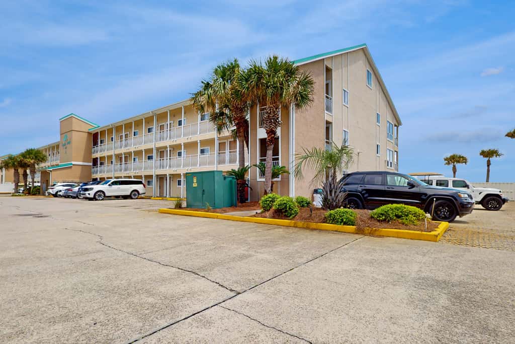 Gorgeous 2nd Floor Condo in Heart of Destin Gulf Front, Pool, Beach Boardwalk