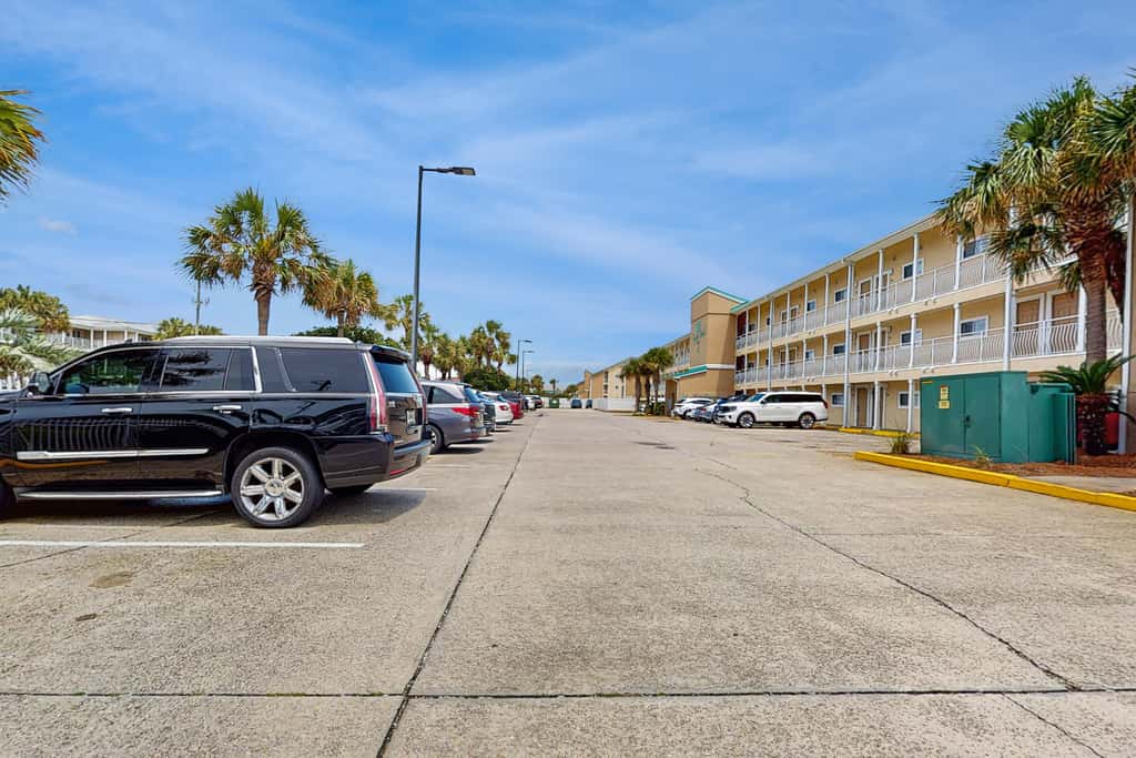 Gorgeous 2nd Floor Condo in Heart of Destin Gulf Front, Pool, Beach Boardwalk