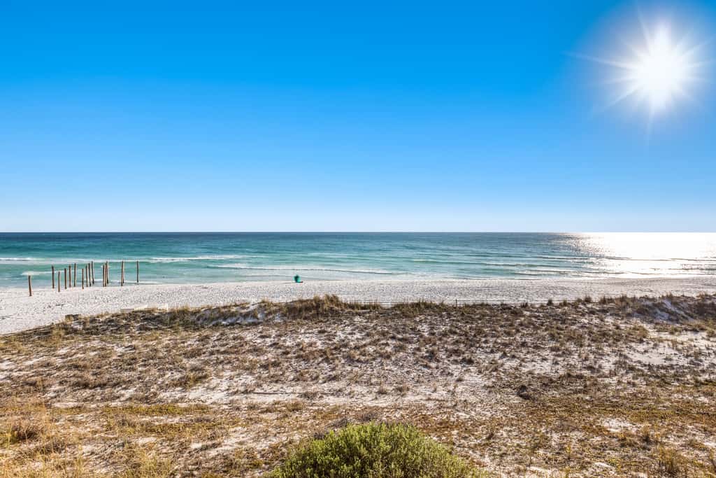 Gorgeous 2nd Floor Condo in Heart of Destin Gulf Front, Pool, Beach Boardwalk