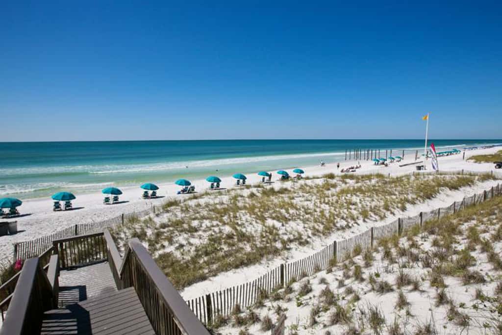 Gorgeous 2nd Floor Condo in Heart of Destin Gulf Front, Pool, Beach Boardwalk