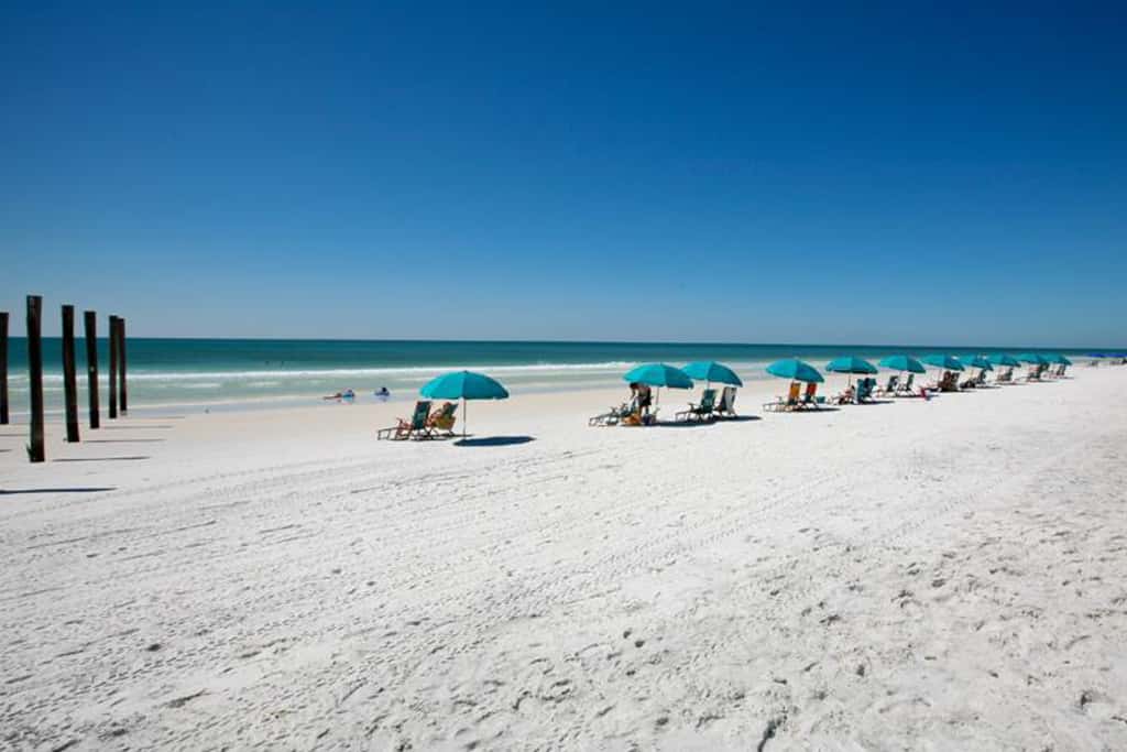 Gorgeous 2nd Floor Condo in Heart of Destin Gulf Front, Pool, Beach Boardwalk
