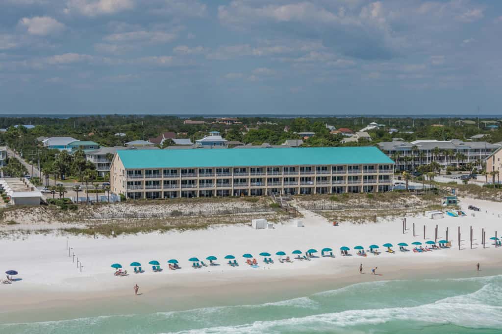 Gorgeous 2nd Floor Condo in Heart of Destin Gulf Front, Pool, Beach Boardwalk