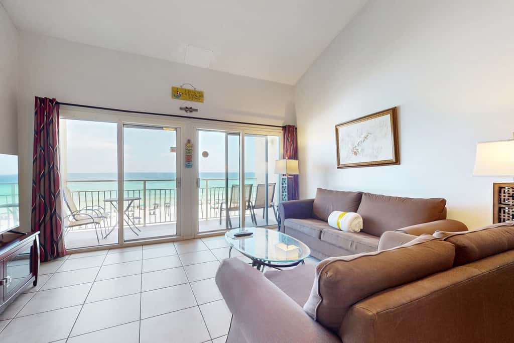 Wonderful condo with Gulf view, grill, pools & beach access