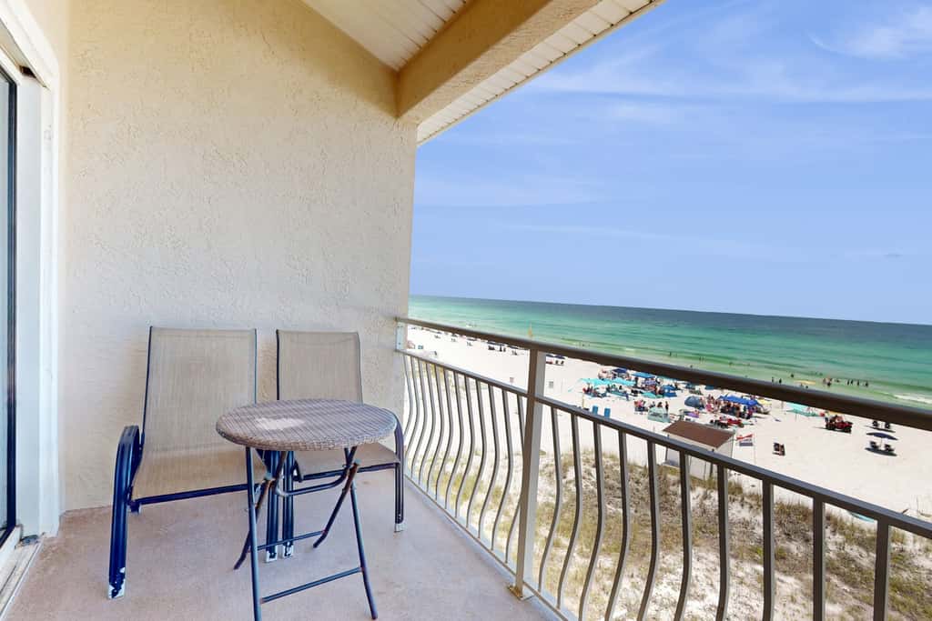 Wonderful condo with Gulf view, grill, pools & beach access