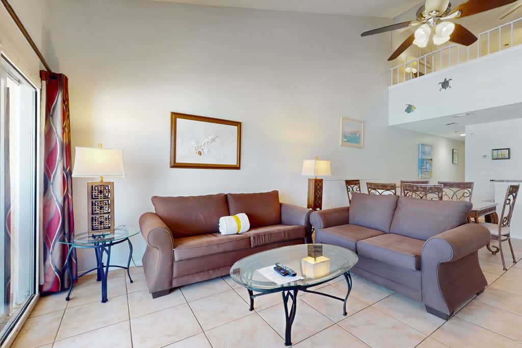 Wonderful condo with Gulf view, grill, pools & beach access