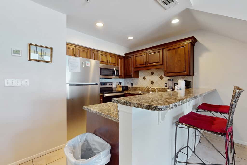 Wonderful condo with Gulf view, grill, pools & beach access