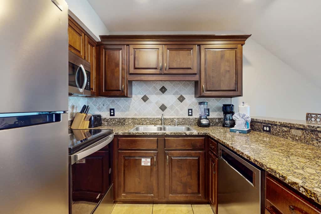 Wonderful condo with Gulf view, grill, pools & beach access