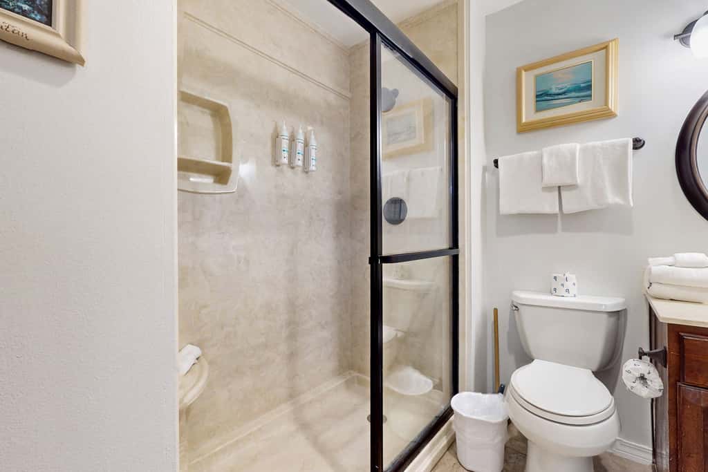 Wonderful condo with Gulf view, grill, pools & beach access