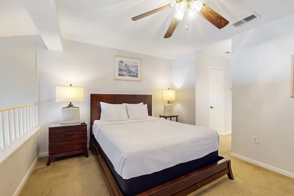 Wonderful condo with Gulf view, grill, pools & beach access