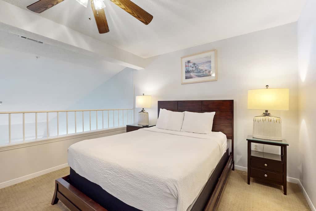 Wonderful condo with Gulf view, grill, pools & beach access