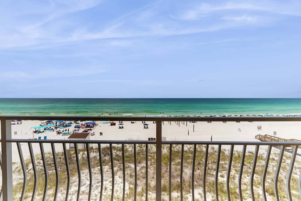 Wonderful condo with Gulf view, grill, pools & beach access
