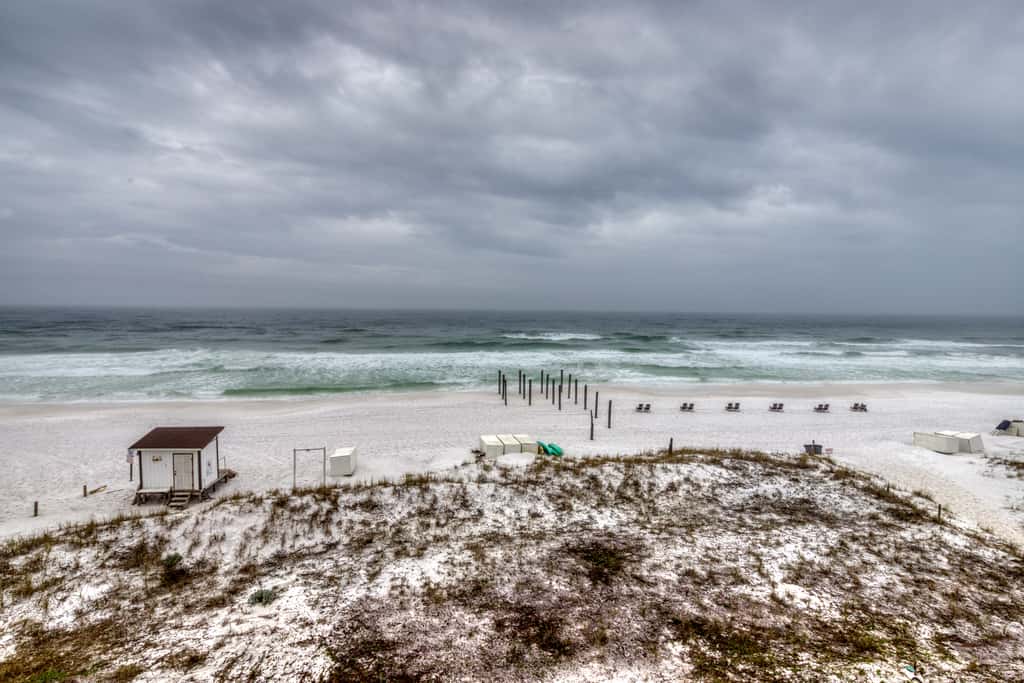 Wonderful condo with Gulf view, grill, pools & beach access