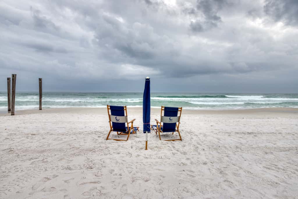 Wonderful condo with Gulf view, grill, pools & beach access