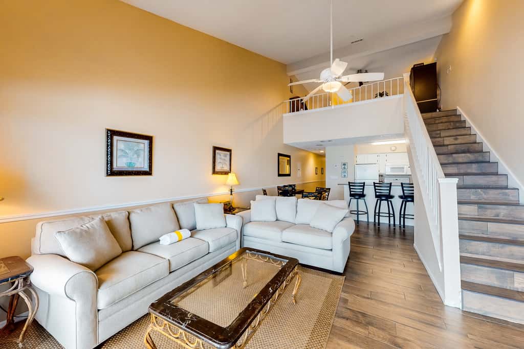 Oceanfront condo with AC, WiFi, pool & seasonal beach service