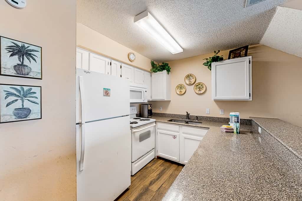 Oceanfront condo with AC, WiFi, pool & seasonal beach service