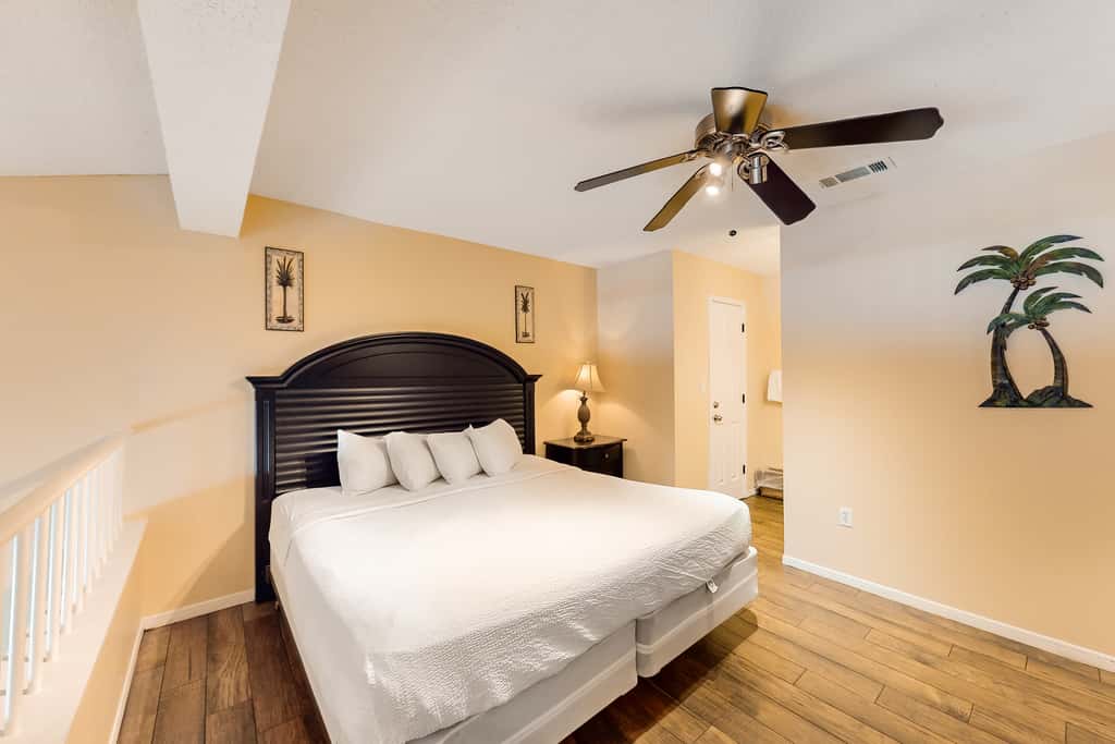 Oceanfront condo with AC, WiFi, pool & seasonal beach service
