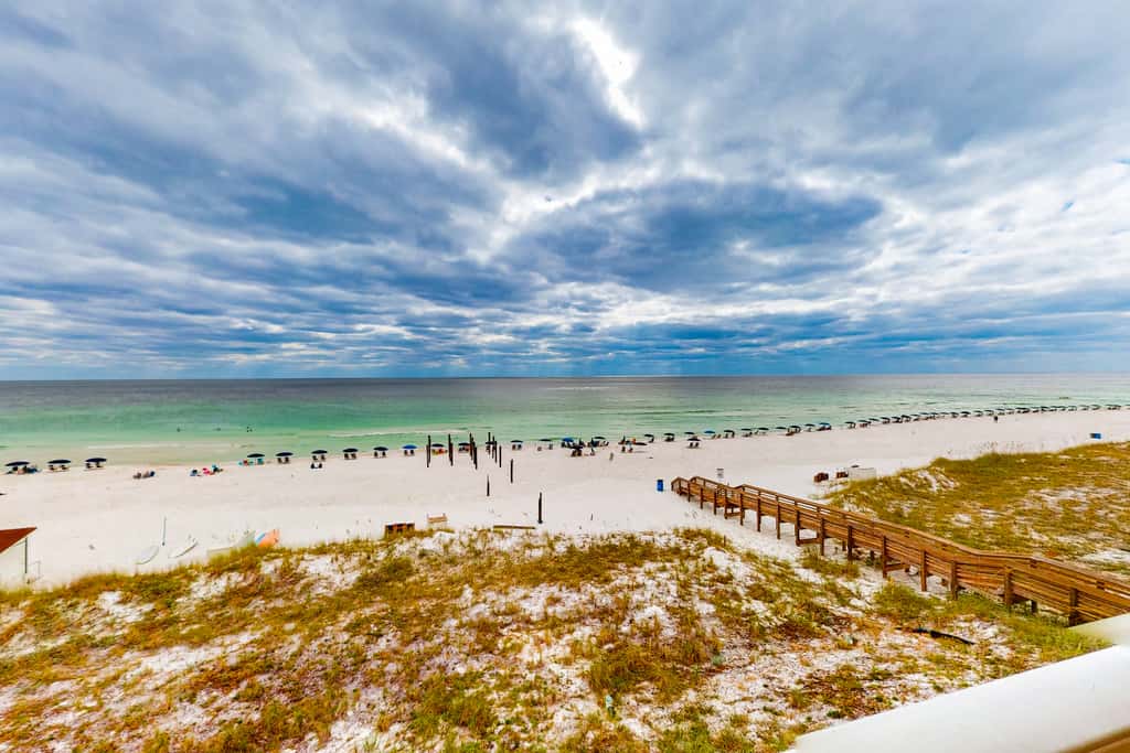 Oceanfront condo with AC, WiFi, pool & seasonal beach service