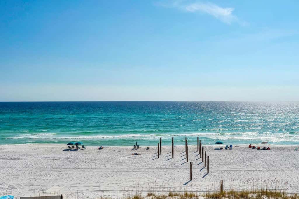 Oceanfront condo with AC, WiFi, pool & seasonal beach service