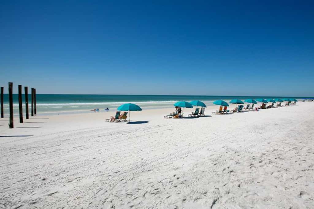 Oceanfront condo with AC, WiFi, pool & seasonal beach service