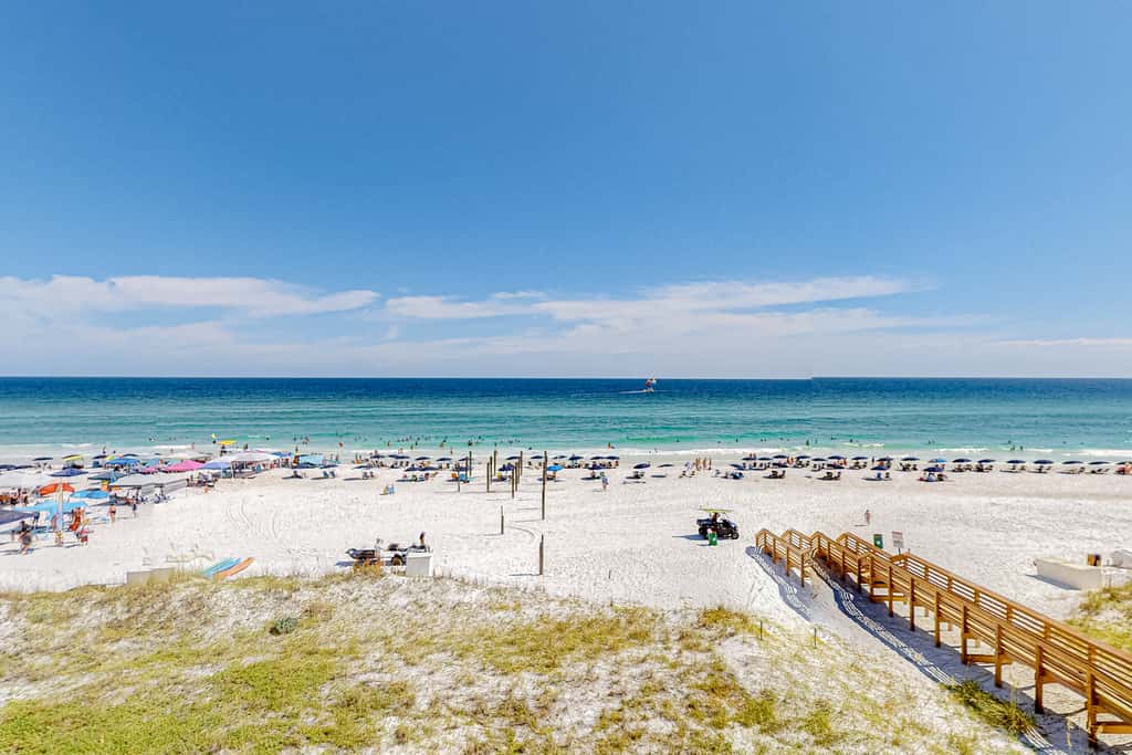 Gulf-front third-floor condo with WiFi, pool, beach boardwalk & central AC