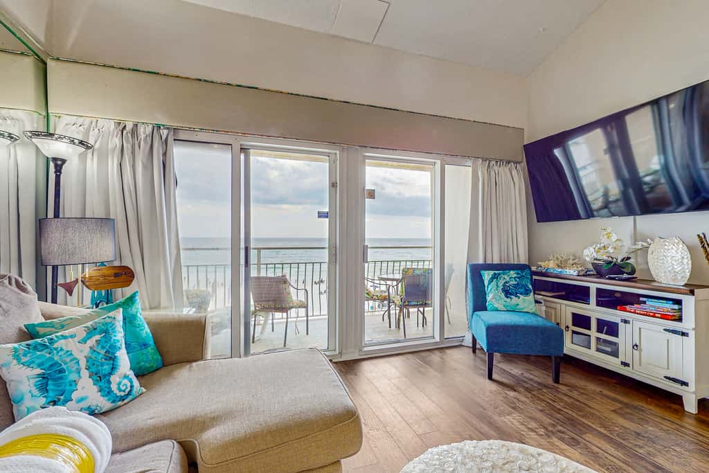 Gulf-front third-floor condo with WiFi, pool, beach boardwalk & central AC